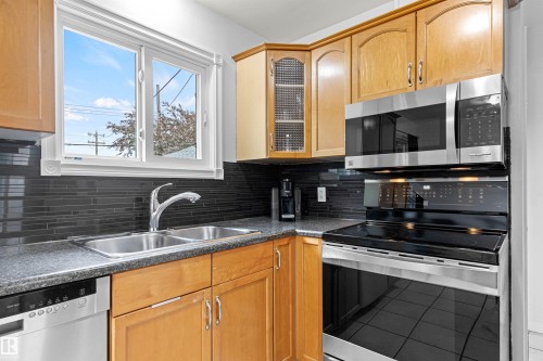 8707 69 Avenue, Edmonton, AB 