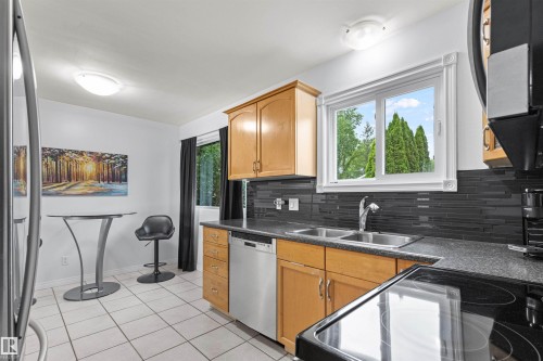 8707 69 Avenue, Edmonton, AB 