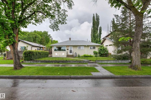 8707 69 Avenue, Edmonton, AB 