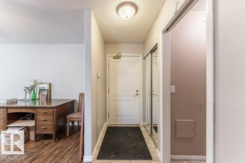 Entryway with neutral wall tones and a built-in overhead light fixture - 101 10421 42 Avenue, Edmonton, AB 