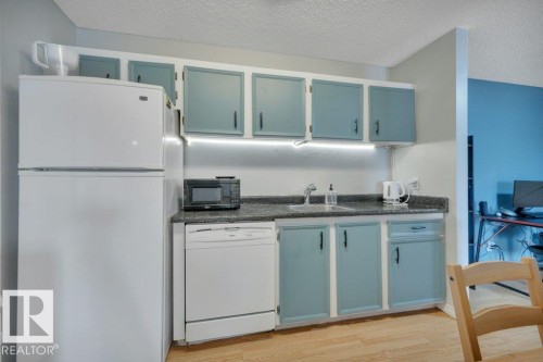 2336 151 Avenue, Edmonton, AB - Indoor Photo Showing Kitchen