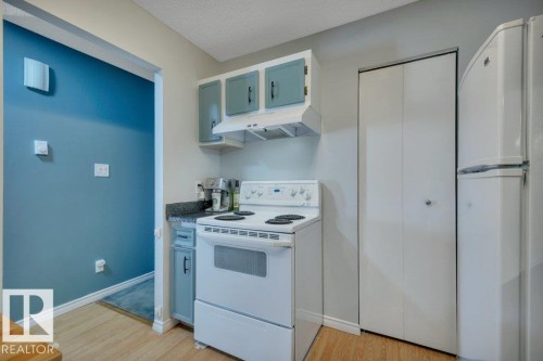 2336 151 Avenue, Edmonton, AB - Indoor Photo Showing Kitchen