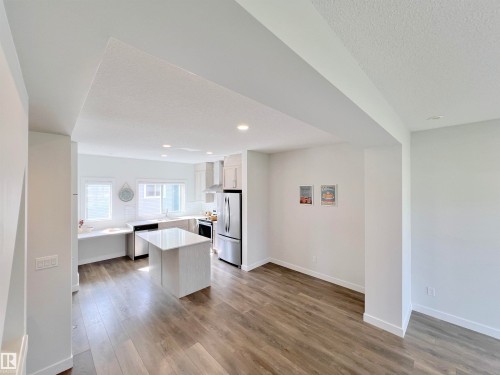 6 11373 12 Avenue, Edmonton, AB - Indoor Photo Showing Kitchen