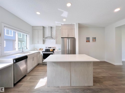 6 11373 12 Avenue, Edmonton, AB - Indoor Photo Showing Kitchen With Upgraded Kitchen