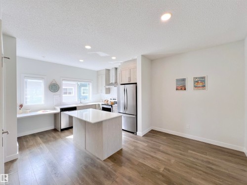 6 11373 12 Avenue, Edmonton, AB - Indoor Photo Showing Kitchen