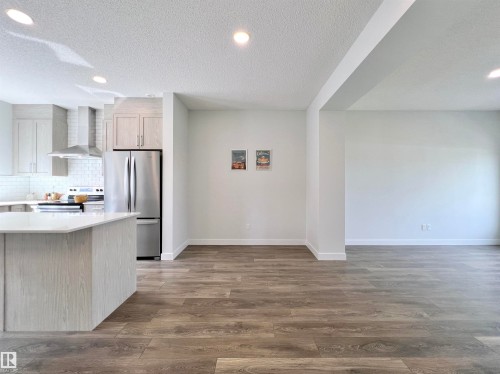 6 11373 12 Avenue, Edmonton, AB - Indoor Photo Showing Kitchen