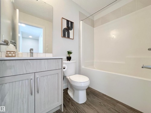 6 11373 12 Avenue, Edmonton, AB - Indoor Photo Showing Bathroom