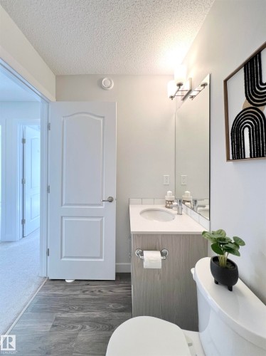 6 11373 12 Avenue, Edmonton, AB - Indoor Photo Showing Bathroom