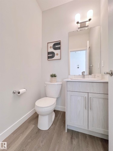6 11373 12 Avenue, Edmonton, AB - Indoor Photo Showing Bathroom