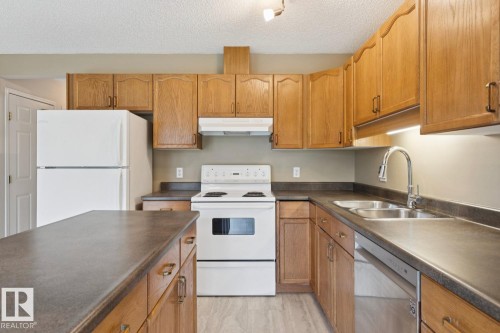 16014 90 Street, Edmonton, AB 