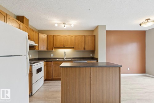 16014 90 Street, Edmonton, AB 