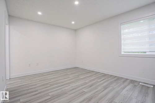 4716 207 Street, Edmonton, AB 