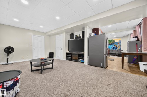 325 Cutts Court, Edmonton, AB 