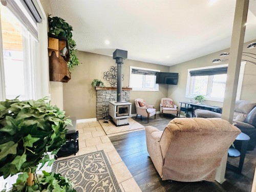 2 4306 47 Street, Wetaskiwin, AB 