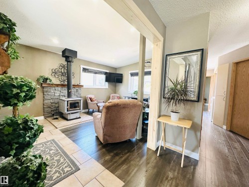 2 4306 47 Street, Wetaskiwin, AB 