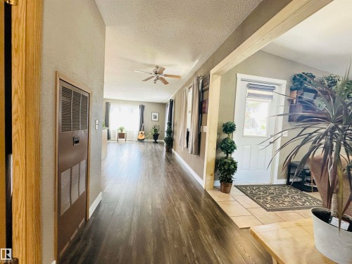 2 4306 47 Street, Wetaskiwin, AB 