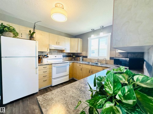 2 4306 47 Street, Wetaskiwin, AB 