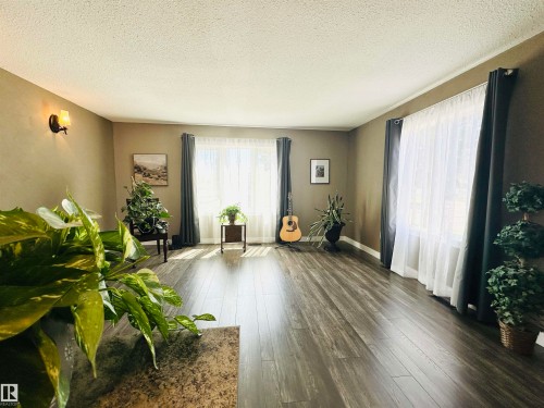 2 4306 47 Street, Wetaskiwin, AB 