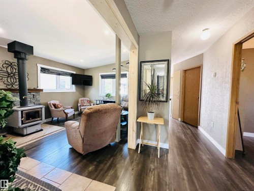 2 4306 47 Street, Wetaskiwin, AB 