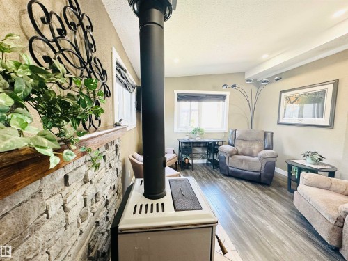 2 4306 47 Street, Wetaskiwin, AB 