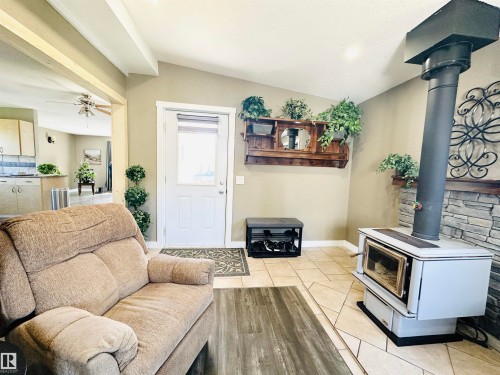 2 4306 47 Street, Wetaskiwin, AB 