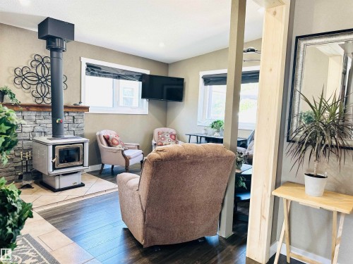 2 4306 47 Street, Wetaskiwin, AB 
