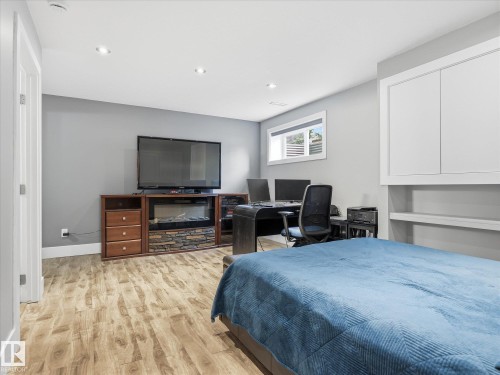 112 89 Rue Monette, Beaumont, AB - Indoor Photo Showing Bedroom