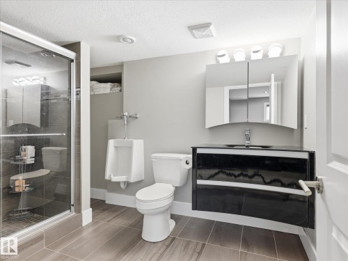 112 89 Rue Monette, Beaumont, AB - Indoor Photo Showing Bathroom