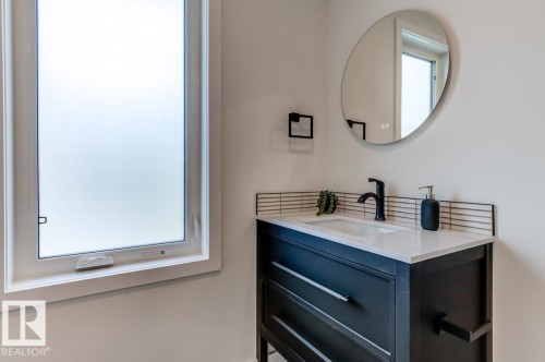 7924 92 Avenue, Edmonton, AB 