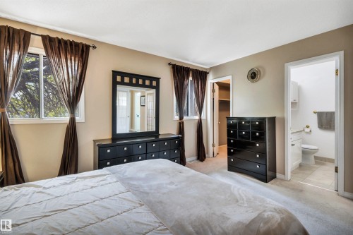 10909 33A Avenue, Edmonton, AB - Indoor Photo Showing Bedroom