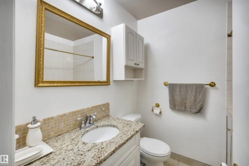 10909 33A Avenue, Edmonton, AB - Indoor Photo Showing Bathroom