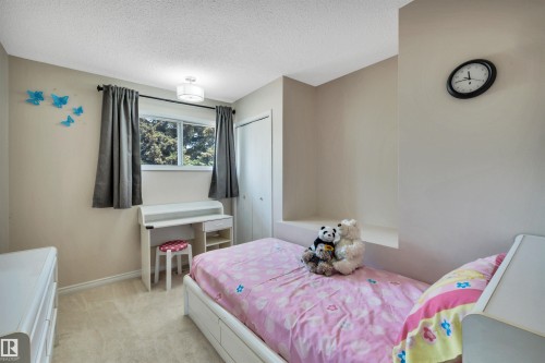 10909 33A Avenue, Edmonton, AB - Indoor Photo Showing Bedroom