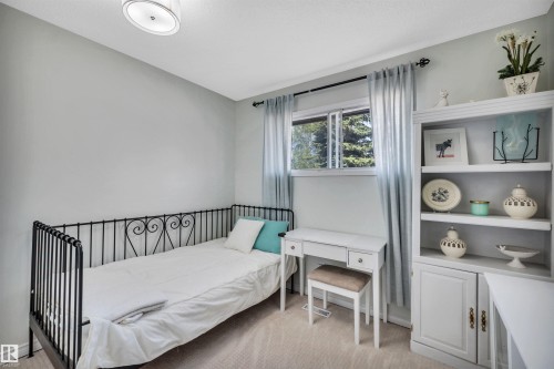 10909 33A Avenue, Edmonton, AB - Indoor Photo Showing Bedroom