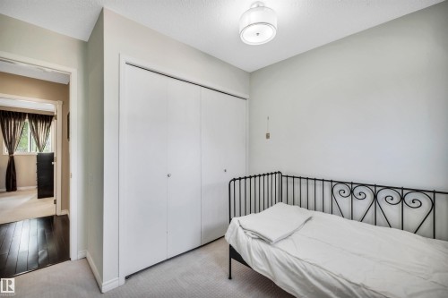 10909 33A Avenue, Edmonton, AB - Indoor Photo Showing Bedroom