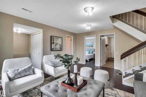 10909 33A Avenue, Edmonton, AB - Indoor Photo Showing Living Room