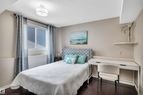 10909 33A Avenue, Edmonton, AB - Indoor Photo Showing Bedroom