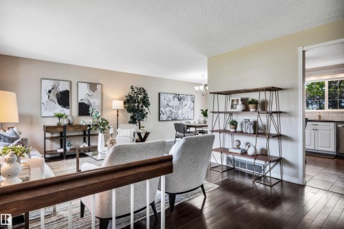 10909 33A Avenue, Edmonton, AB - Indoor Photo Showing Living Room