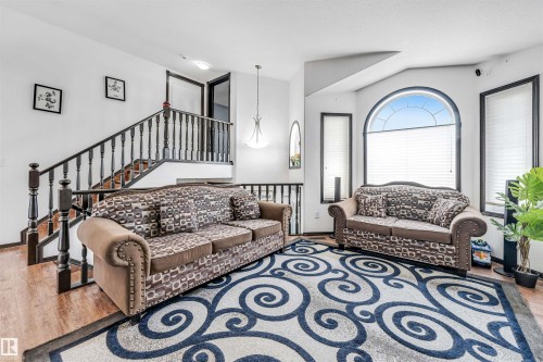 Architectural arched window with multiple window panels - 6719 164 Ave, Edmonton, AB 