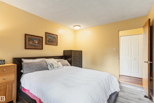 Bedroom with neutral wall color and wood-finish flooring - 20515 5 Avenue Sw, Edmonton, AB 
