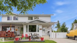 1827 36 Street NW  Edmonton, AB T6L 3M9