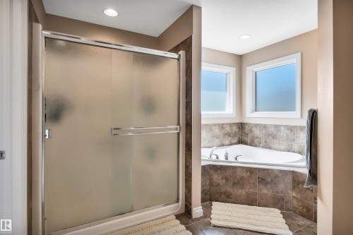 Frosted glass shower enclosure with chrome hardware - 18 Voleta Crest, Spruce Grove, AB 