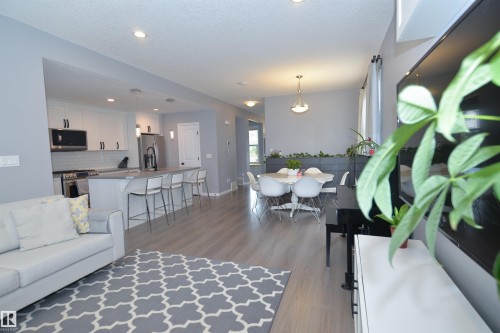17544 58 Street, Edmonton, AB 