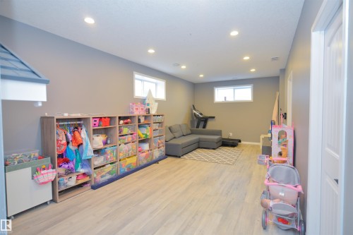 17544 58 Street, Edmonton, AB 