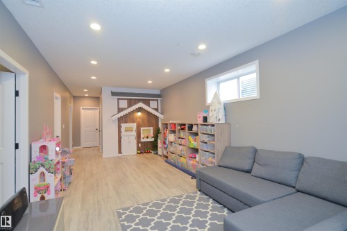 17544 58 Street, Edmonton, AB 