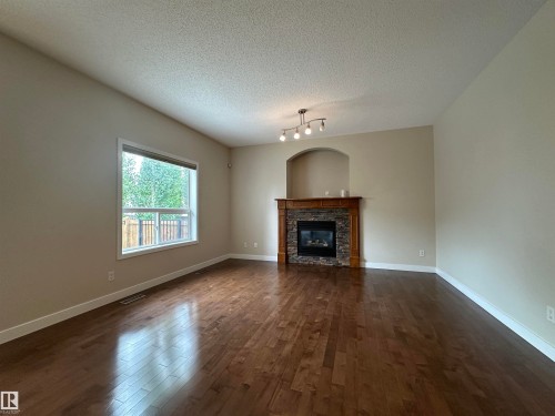22060 95 Avenue, Edmonton, AB 