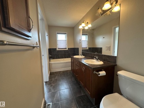 22060 95 Avenue, Edmonton, AB 