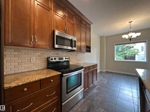 22060 95 Avenue, Edmonton, AB 