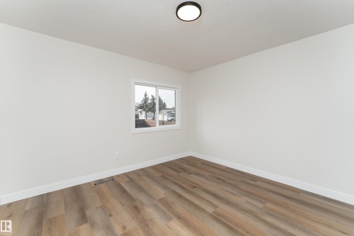 2001 West View Green, Edmonton, AB 