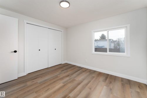 2001 West View Green, Edmonton, AB 