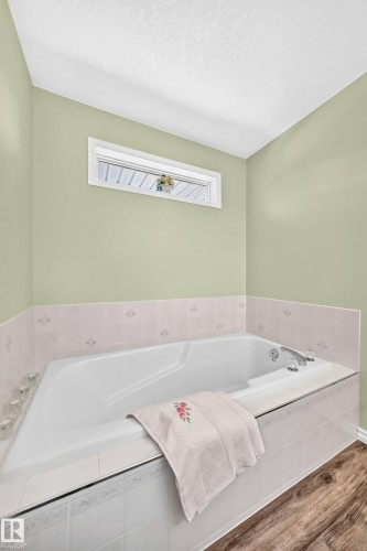 963 Burrows Crescent, Edmonton, AB 
